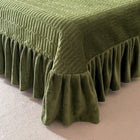 Détail du drap à volants olive